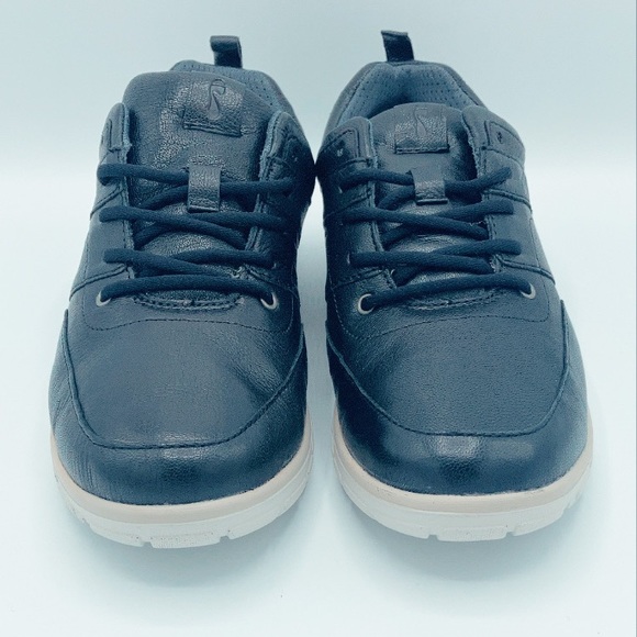 Strive Leather Sneakers NIB - Picture 6 of 14